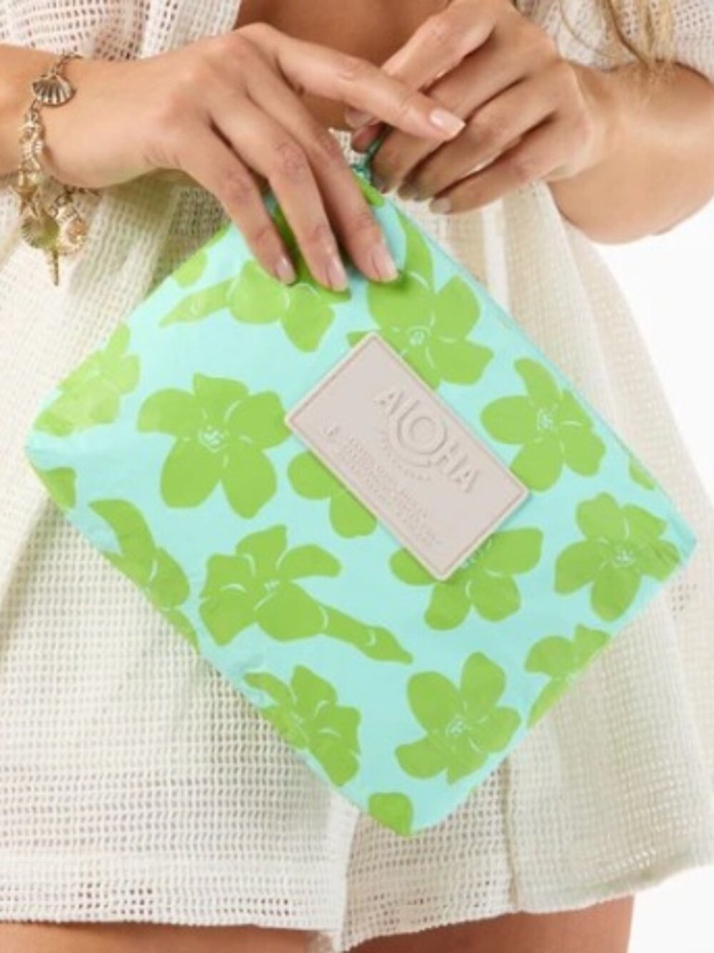 NWT ALOHA Collection🌸Puakenikeni Buds Fresh Splash Small Pouch